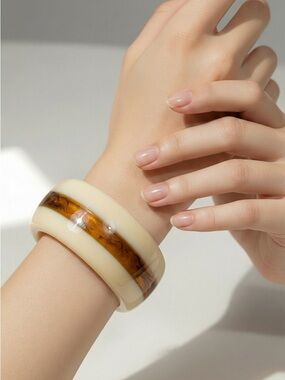 Chunky Two Tone
Cuff Acetate Marbled
Amber Boho Cuff